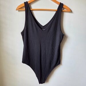 EUC AMERICAN EAGLE V NECK RIBBED BLACK TANK BODYSUIT SIZE LARGE